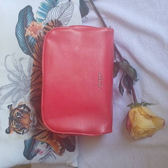 New ShiseidoVibrant Red RARE!!! VERY HARD TO FIND! LARGE DOUBLE ZIP Cosmetic Bag - Picture 1 of 11